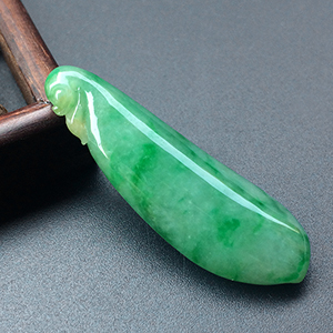 糯冰种飘翠如意挂件