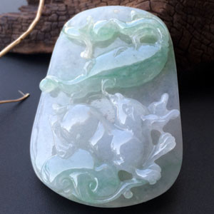 糯冰种略飘花玉兔挂件