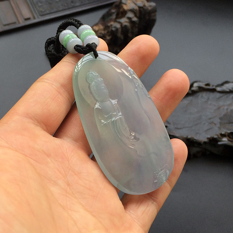 （高松峰大师作品）(超值推荐)冰种淡紫罗兰站观音挂件