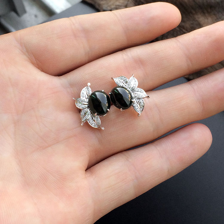 玻璃种墨翠镶白金钻石耳钉