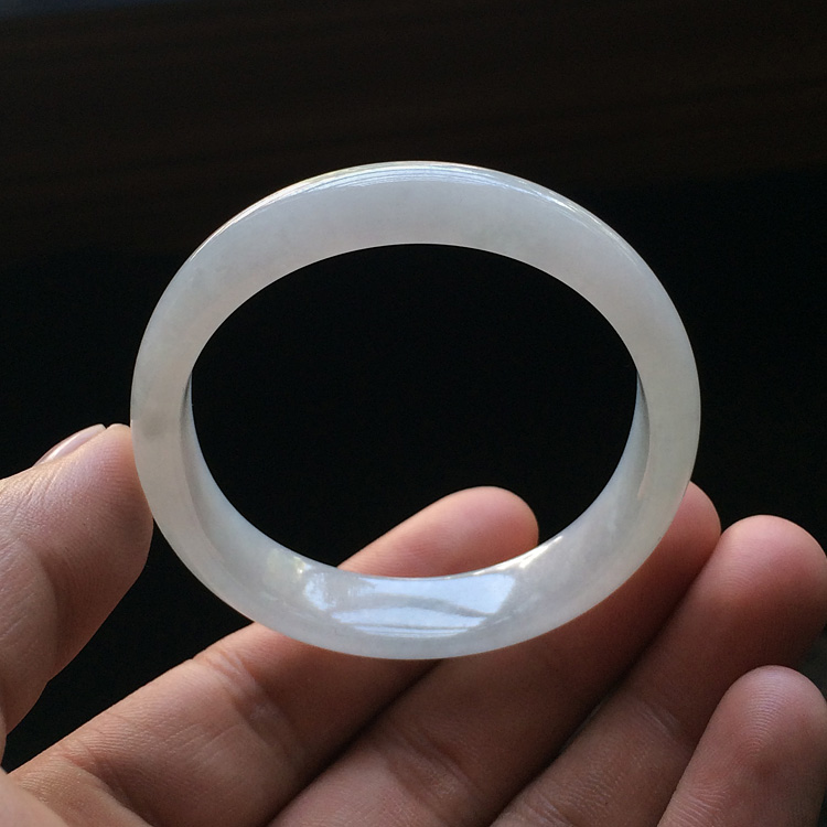 (超值推荐)糯冰种淡晴水贵妃镯（51.7-46.1mm）