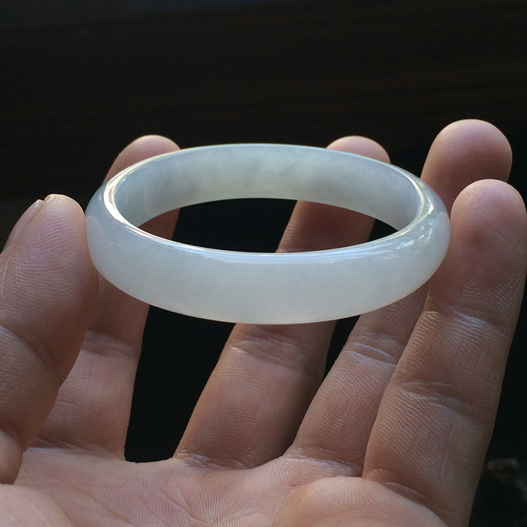 (超值推荐)糯冰种淡晴水贵妃镯（51.7-46.1mm）