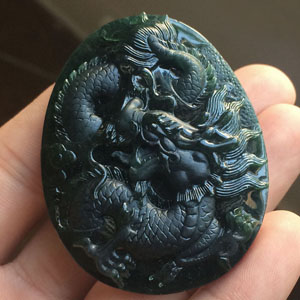 冰种墨翠龙牌挂件