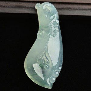 冰种飘花玉兰花挂件