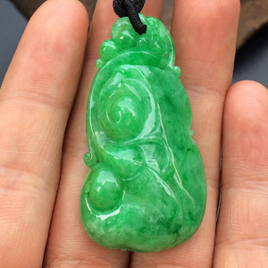 糯冰种翠色如意挂件