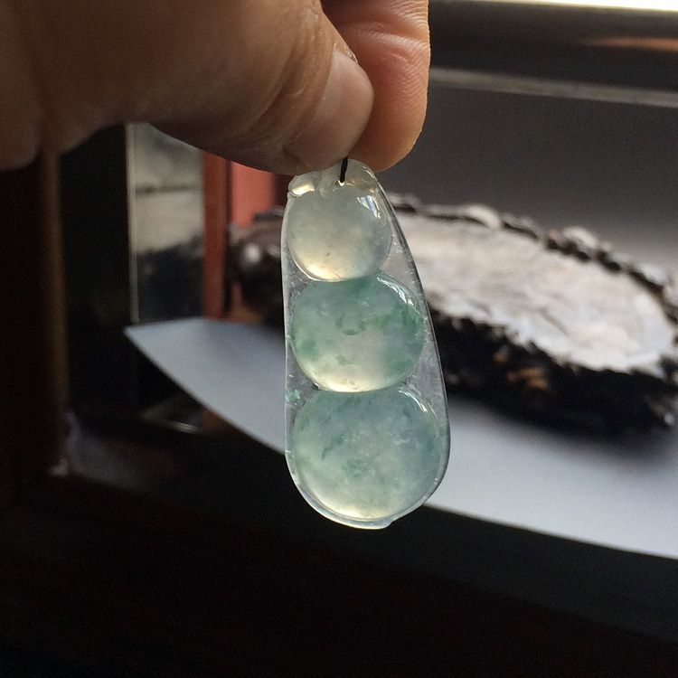 冰种飘花四季豆挂件