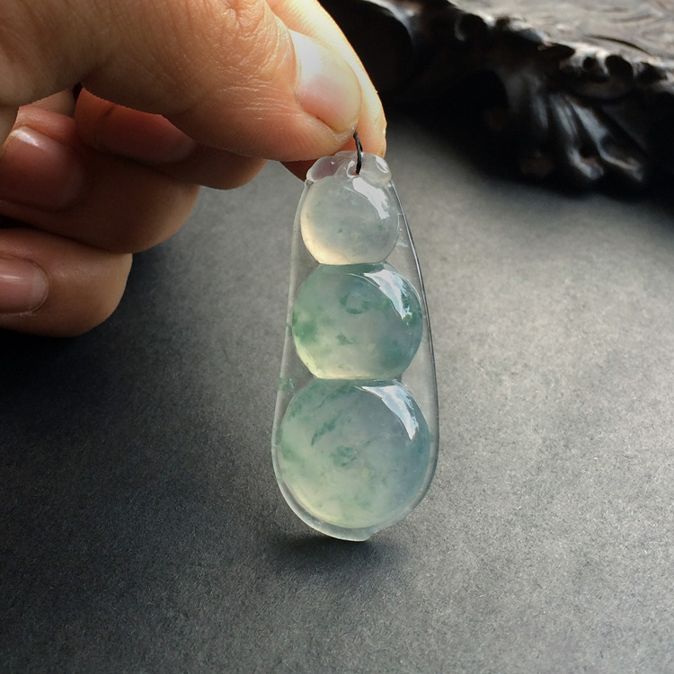 冰种飘花四季豆挂件