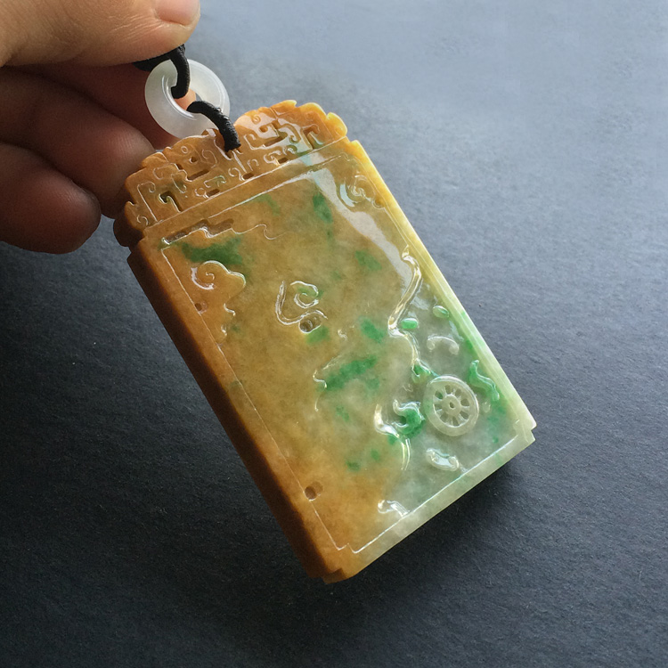 细糯种黄加绿仿古龙凤牌