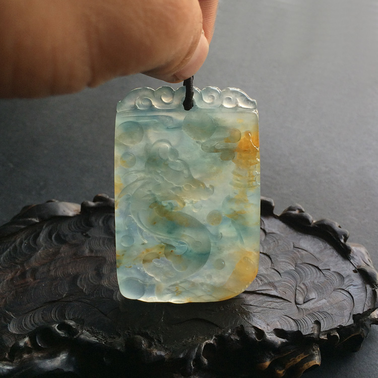 冰种黄翡飘花龙牌挂件