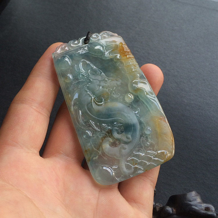 冰种黄翡飘花龙牌挂件