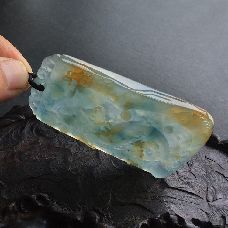 冰种黄翡飘花龙牌挂件