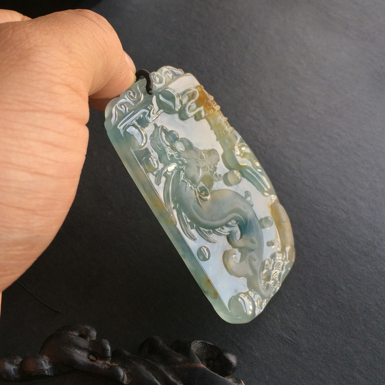 冰种黄翡飘花龙牌挂件