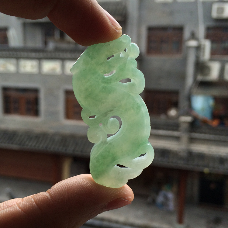 (超值推荐)糯冰种翠色龙马精神挂件