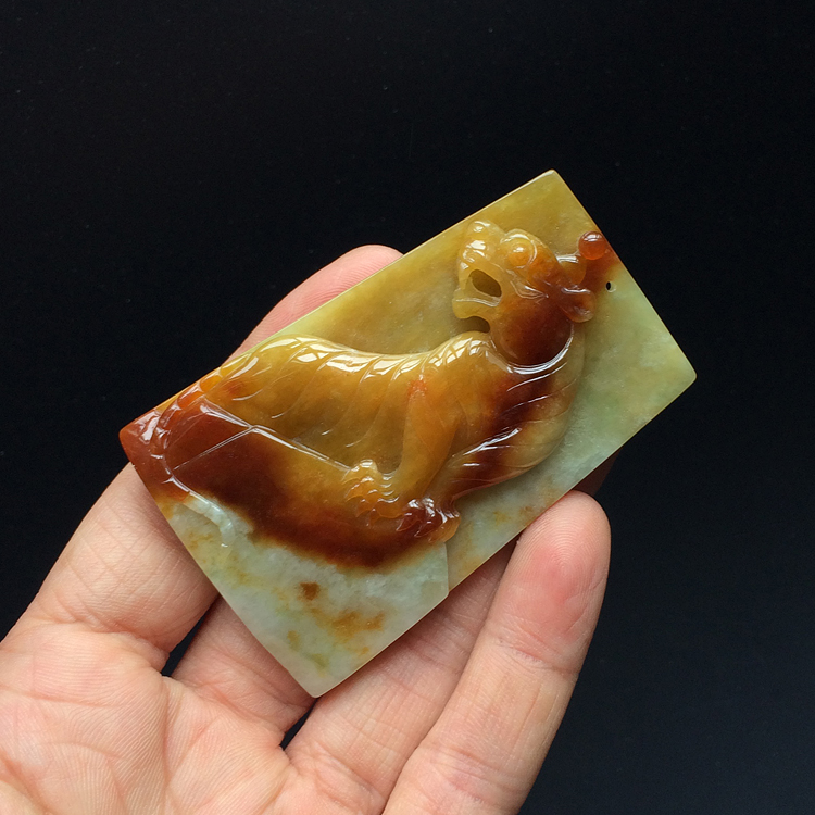 (超值推荐)糯冰种红黄翡虎虎生威挂件