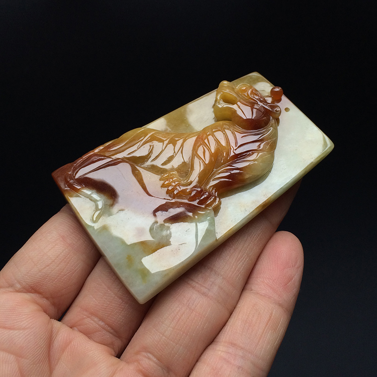 (超值推荐)糯冰种红黄翡虎虎生威挂件