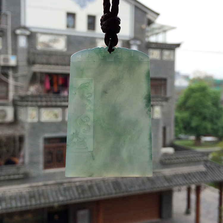 (超值推荐)冰种飘花祥龙福牌挂件