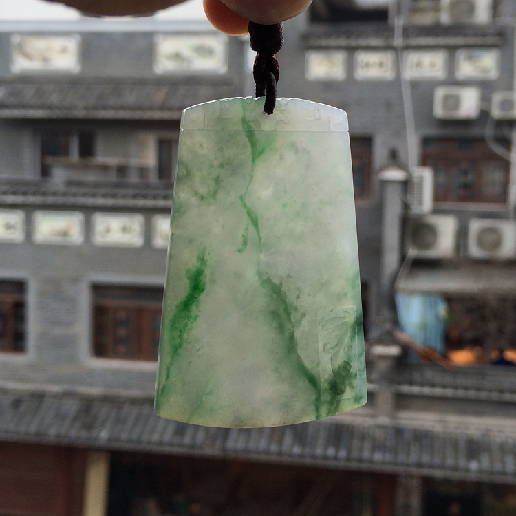 糯冰种飘翠龙凤牌挂件