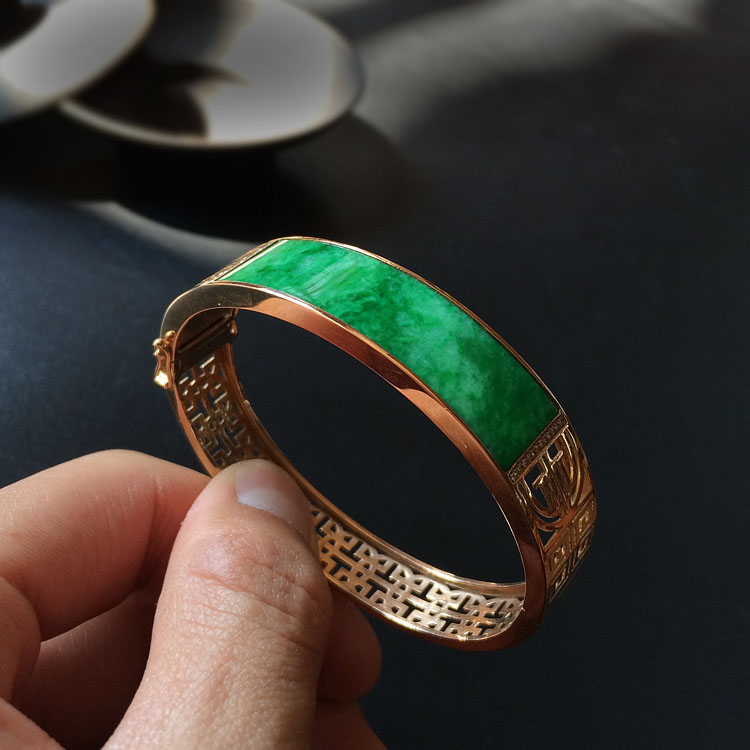 糯冰种翠色镶玫瑰金钻石贵妃镯(54.8-45.8mm)