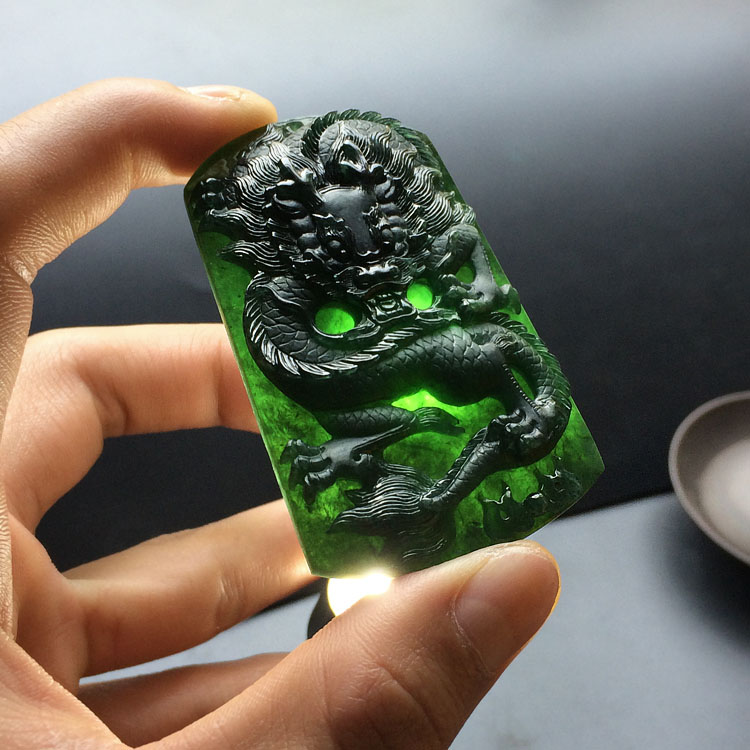 (超值推荐)冰种墨翠龙牌挂件