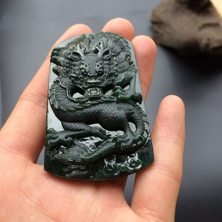 (超值推荐)冰种墨翠龙牌挂件