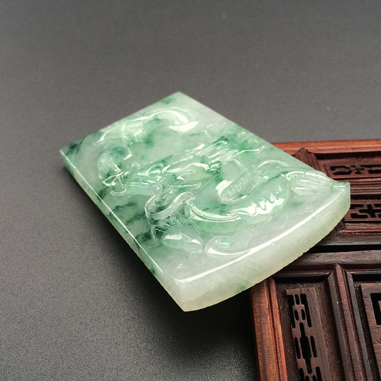 (超值推荐)糯冰种飘花龙牌挂件