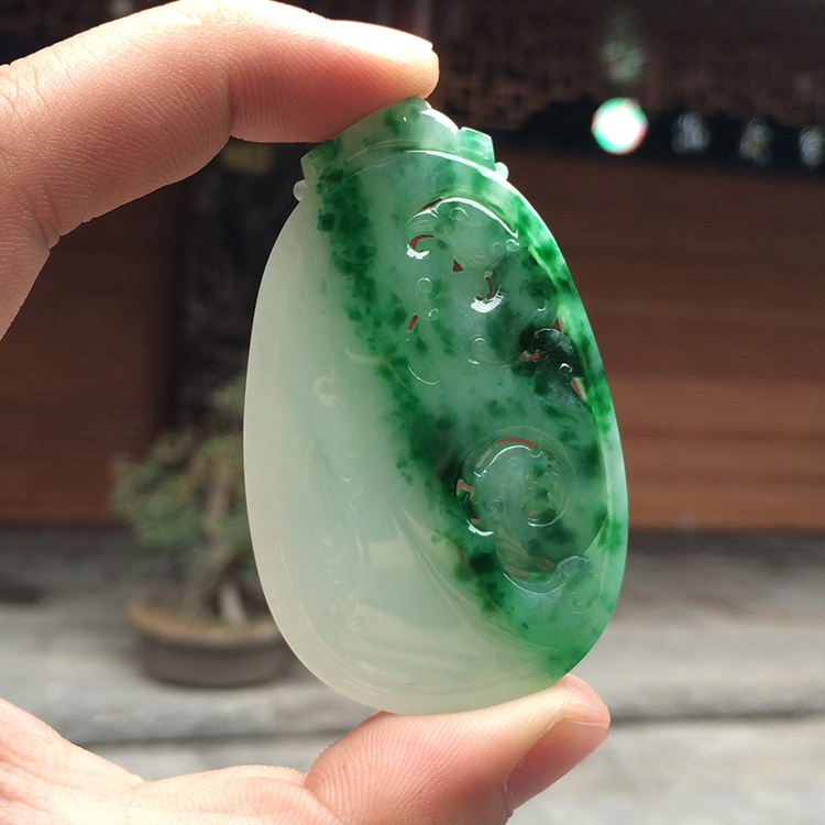 (超值推荐)糯冰种飘翠龙凤牌挂件(一对走)