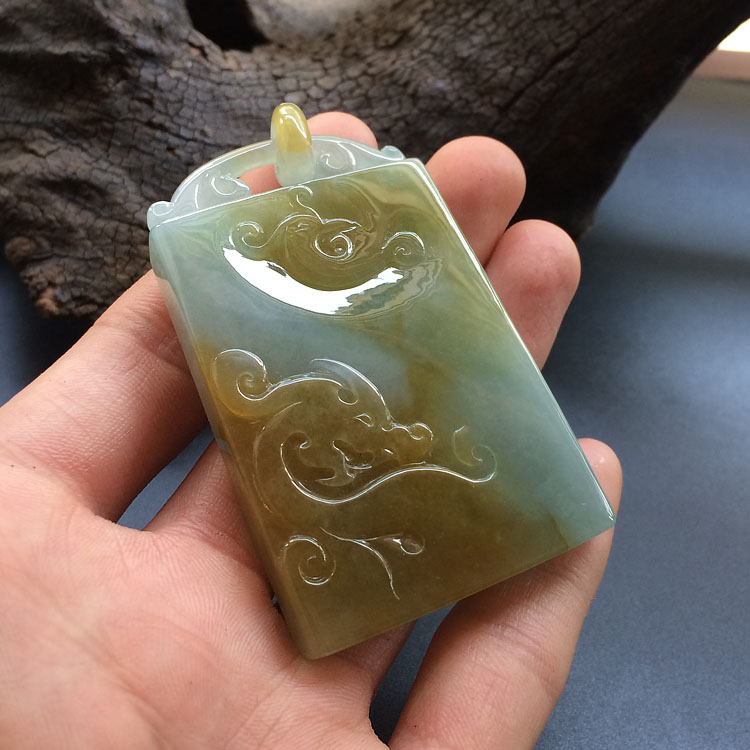 糯冰种晴水褐黄翡仿古龙凤挂件