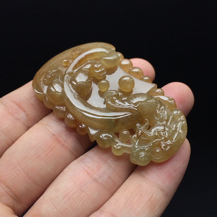 (超值推荐)糯冰种褐黄翡府中有龙挂件