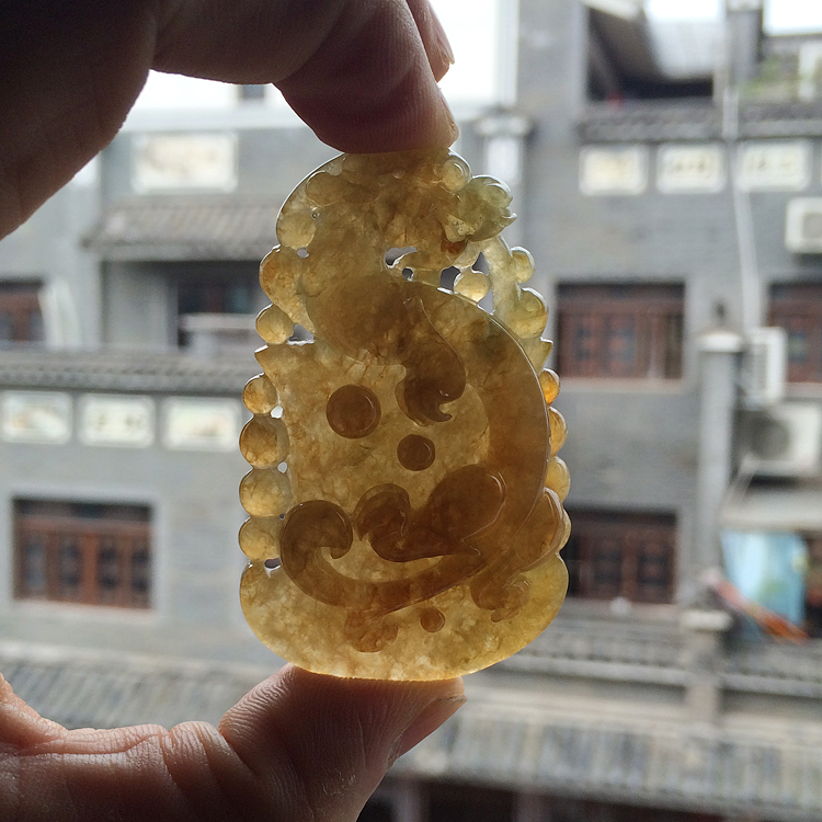 (超值推荐)糯冰种褐黄翡府中有龙挂件
