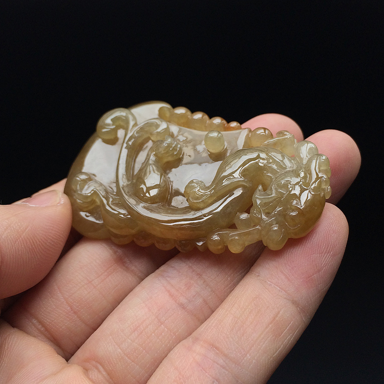(超值推荐)糯冰种褐黄翡府中有龙挂件