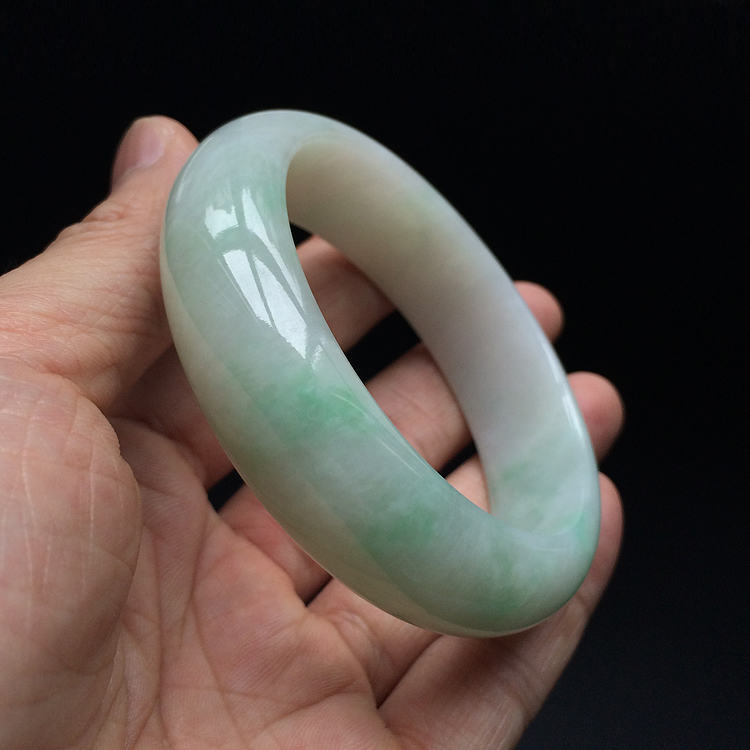 (超值推荐)糯冰种飘翠手镯（56.2mm）