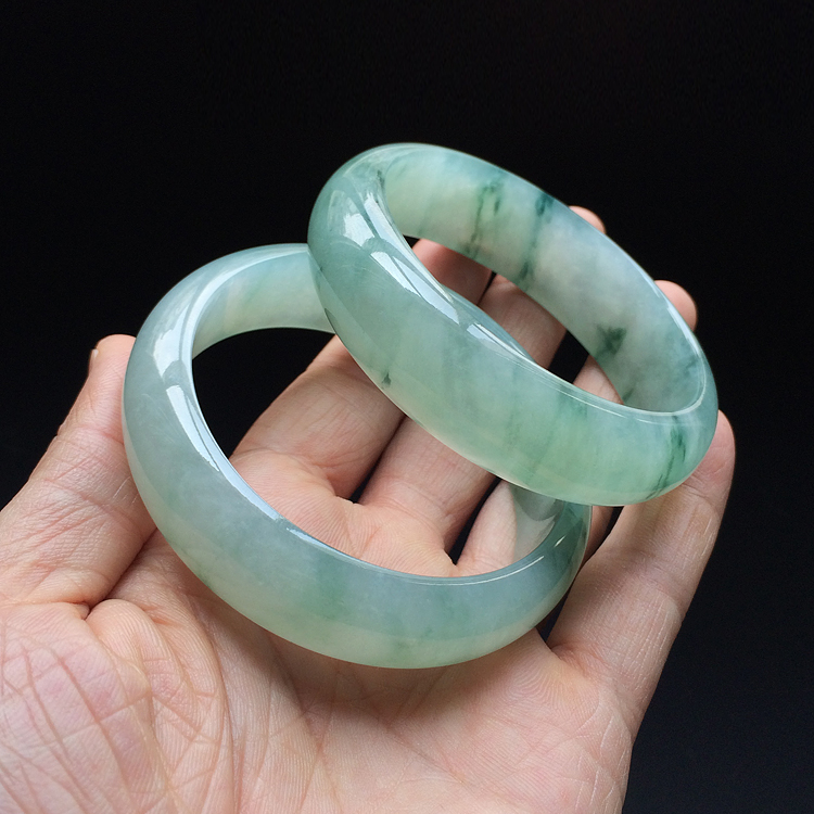 (超值推荐)冰种飘花手镯（一对）（56.7mm）（57.9mm）