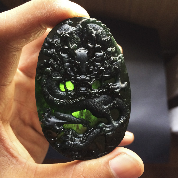 (超值推荐)冰种墨翠龙牌挂件