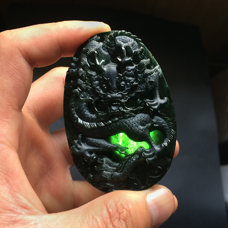 (超值推荐)冰种墨翠龙牌挂件