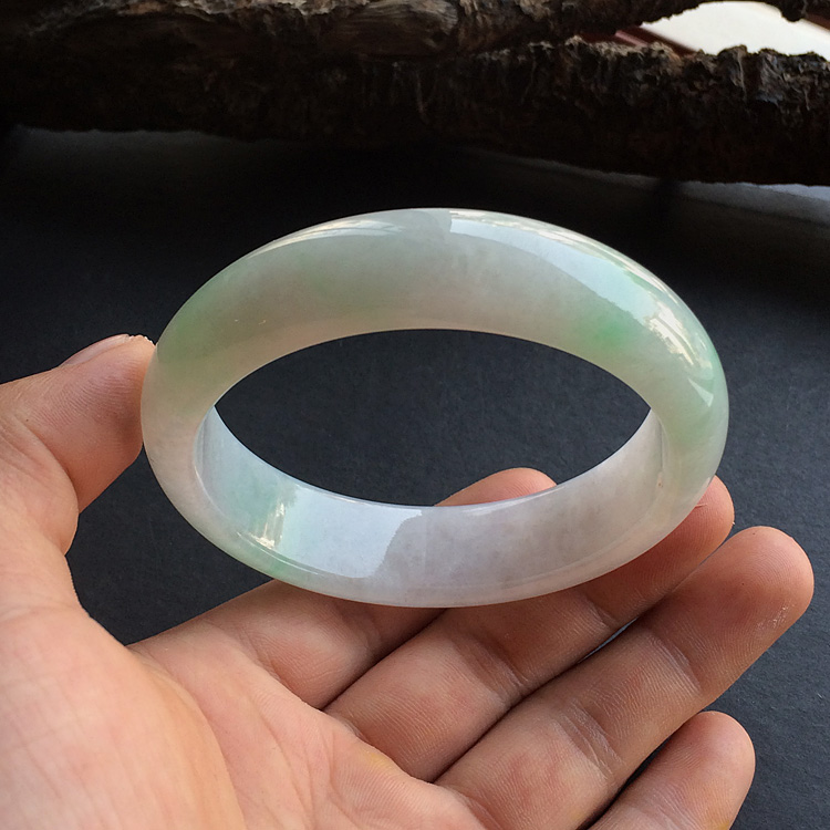 (超值推荐)糯冰种飘翠手镯(60.2mm)