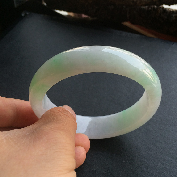 (超值推荐)糯冰种飘翠手镯(60.2mm)