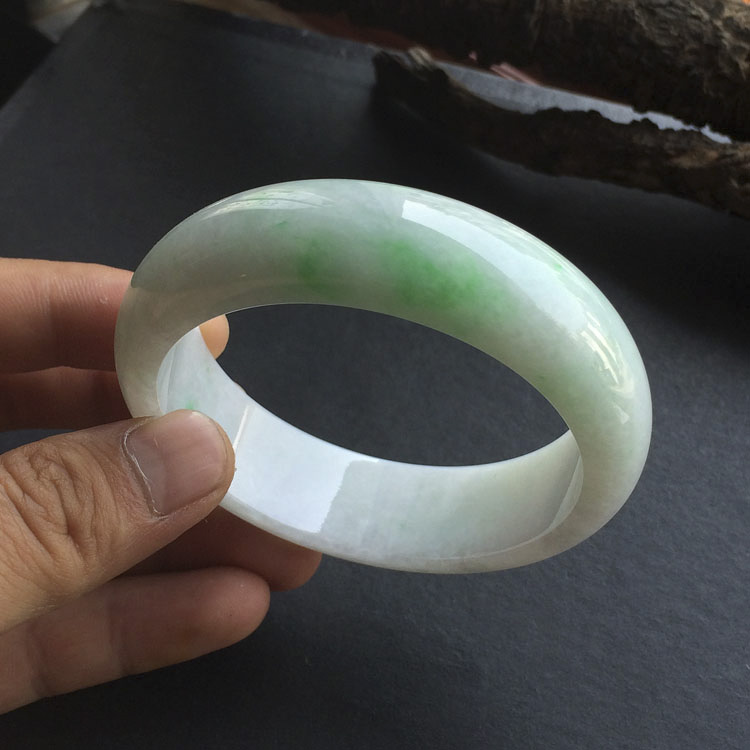 (超值推荐)糯冰种飘翠手镯（58.4mm）