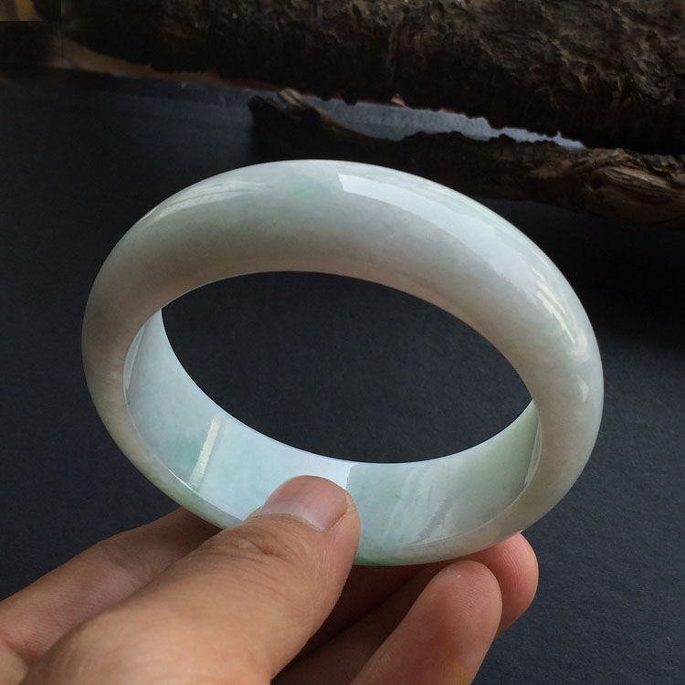 (超值推荐)糯冰种飘翠手镯（58.4mm）