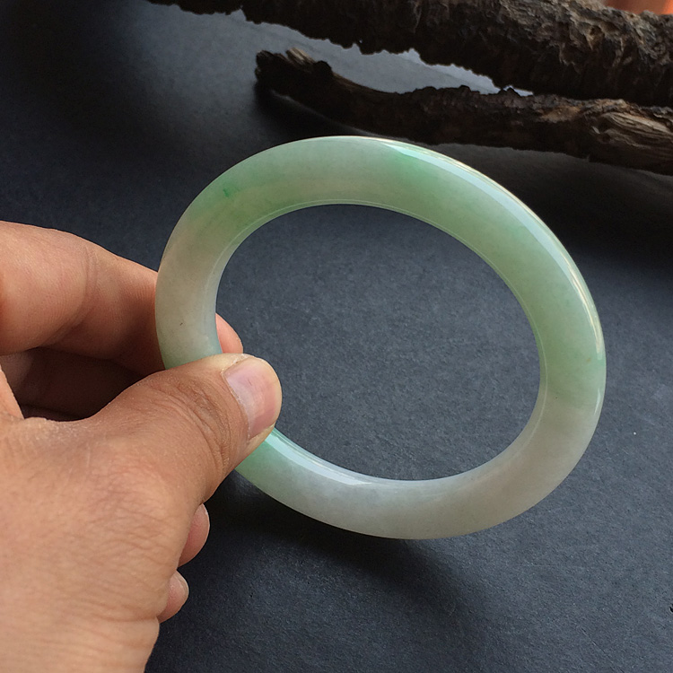 糯冰种飘翠圆条手镯(56mm)