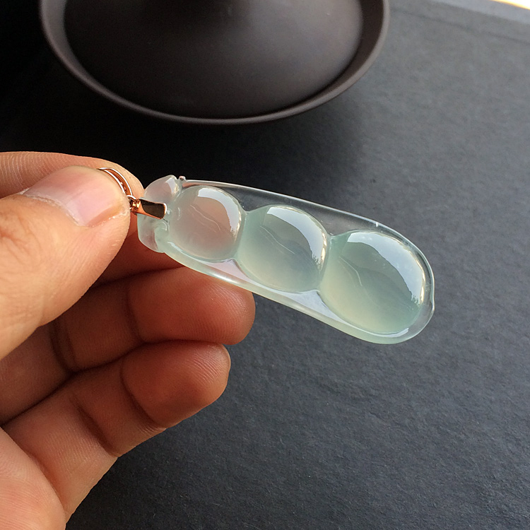 冰种晴水四季豆挂件（金扣）