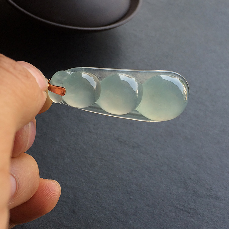 冰种晴水四季豆挂件（金扣）