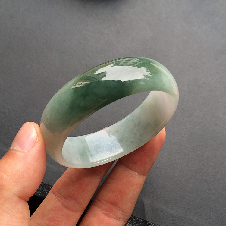 糯冰种晴水贵妃镯（50.8mm-45.2mm）