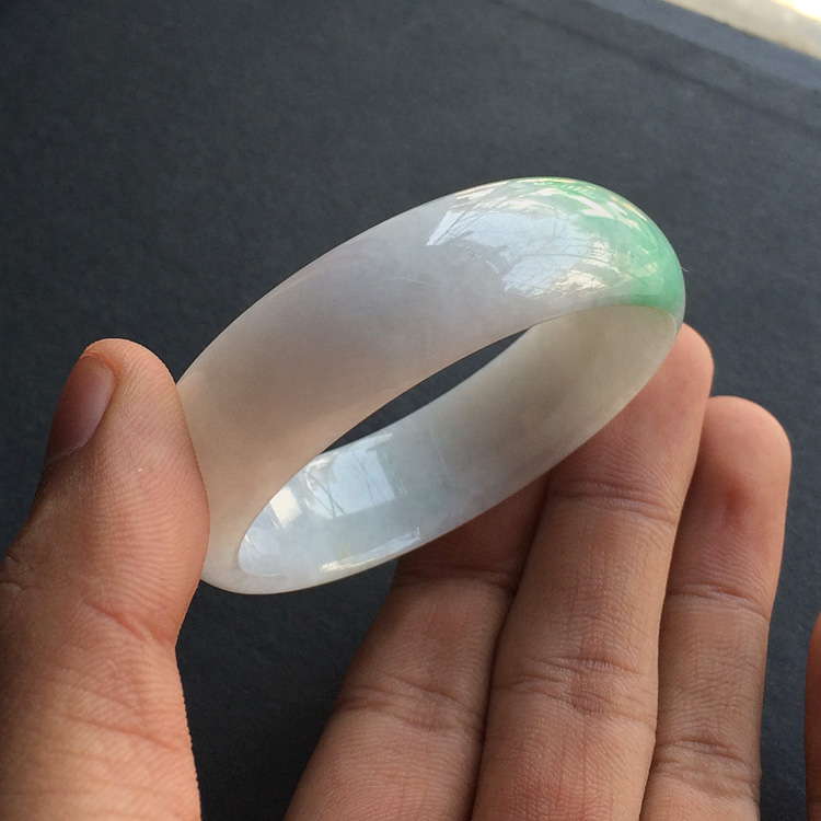 糯冰种飘翠贵妃镯（55.8mm-48.2mm）