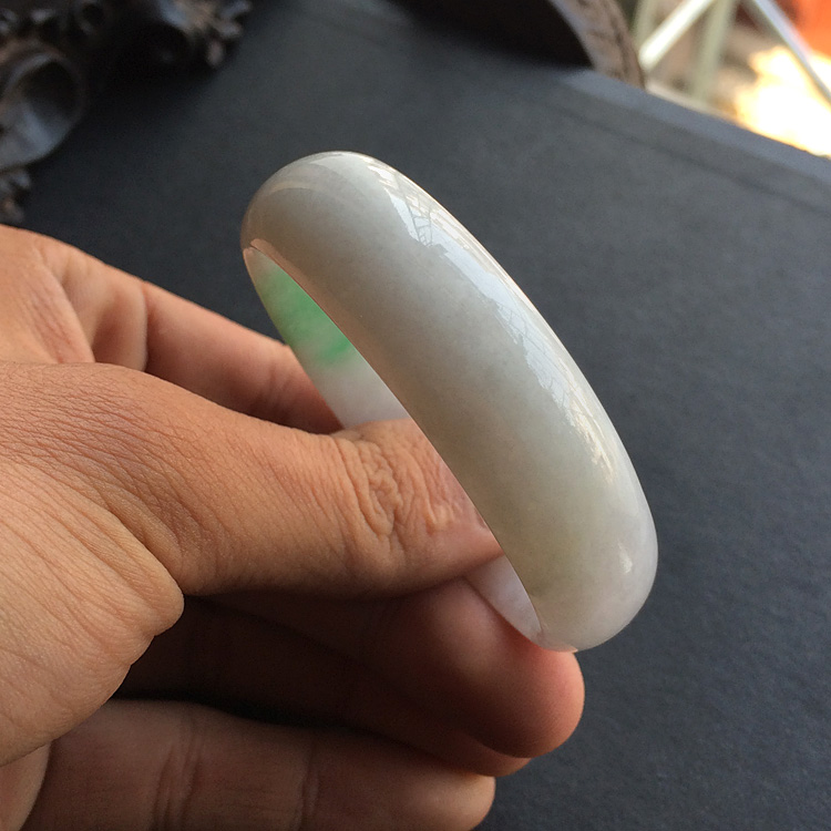 糯冰种飘翠贵妃镯（55.8mm-48.2mm）