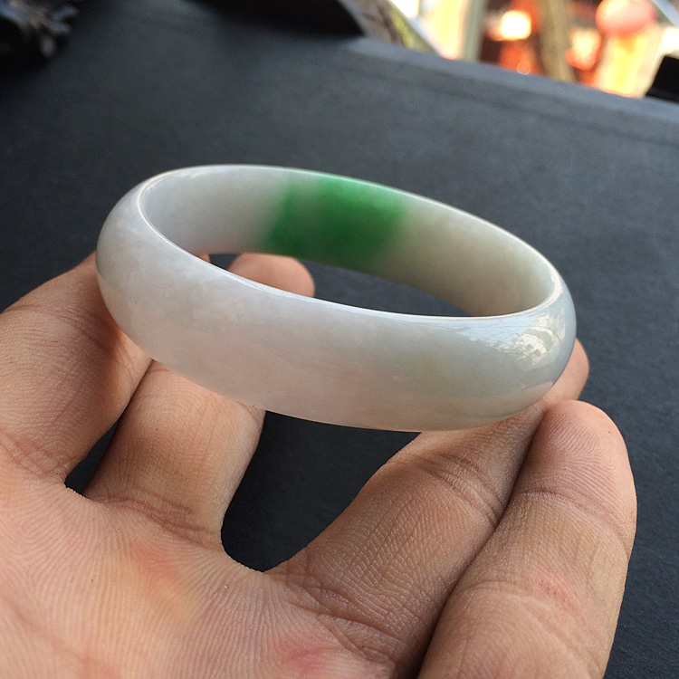 糯冰种飘翠贵妃镯（55.8mm-48.2mm）