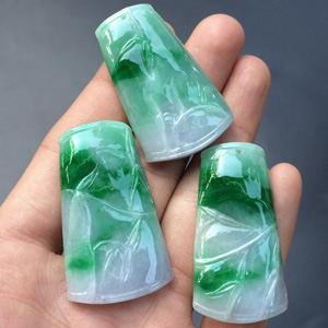 糯冰种飘阳绿节节高挂件（一批）