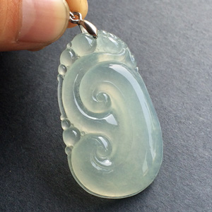 冰种淡晴水如意挂件