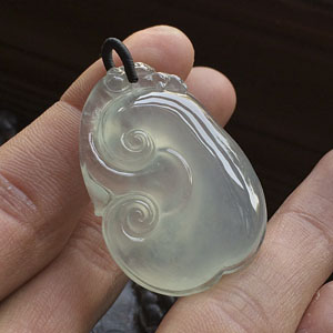 冰种淡晴水如意挂件