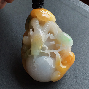 糯冰种黄加绿样样如意挂件