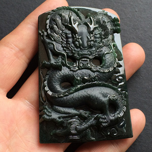 (超值推荐)冰种墨翠龙牌挂件